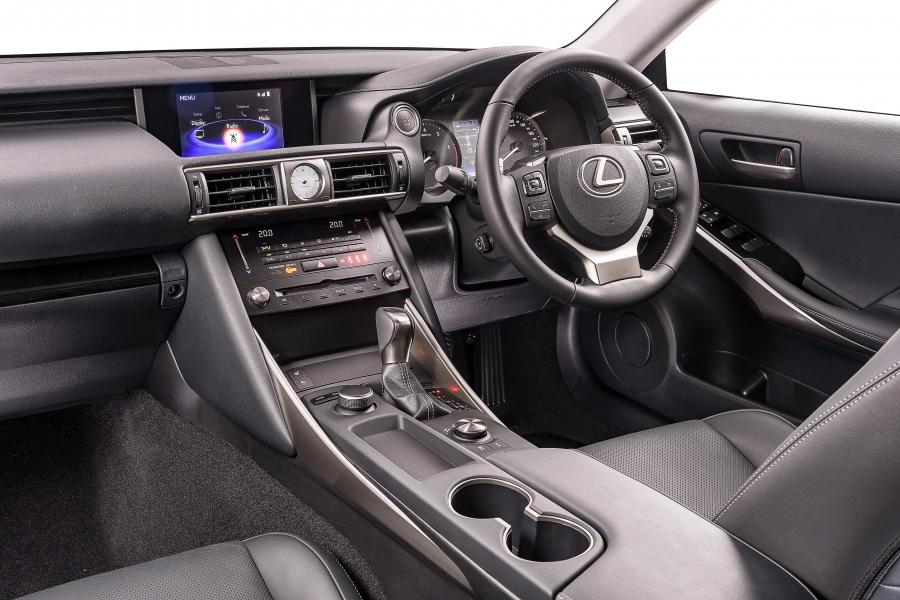 Интерьер Lexus IS200t 2017 года  (ZA) (фото 14 из 18)